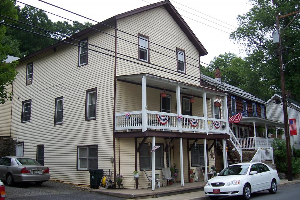 113 MAIN ST