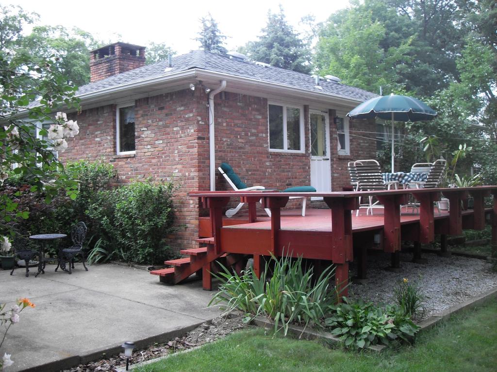 2 WOODLAND AVE