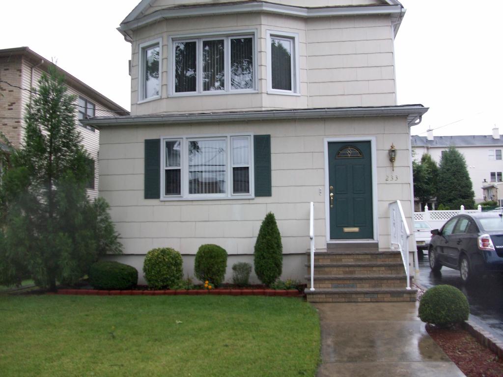 233 LAKE AVE