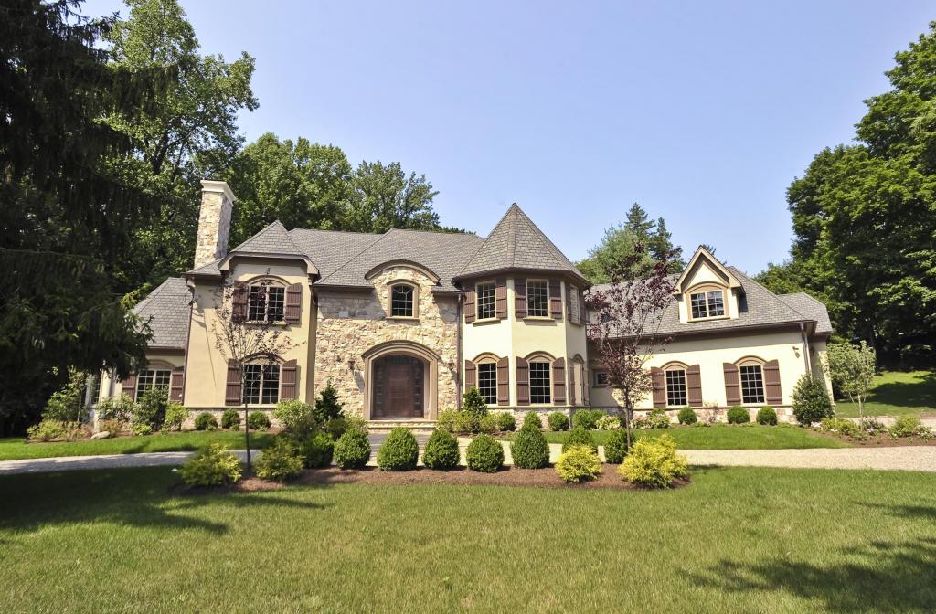 835 HIGHLAND AVE