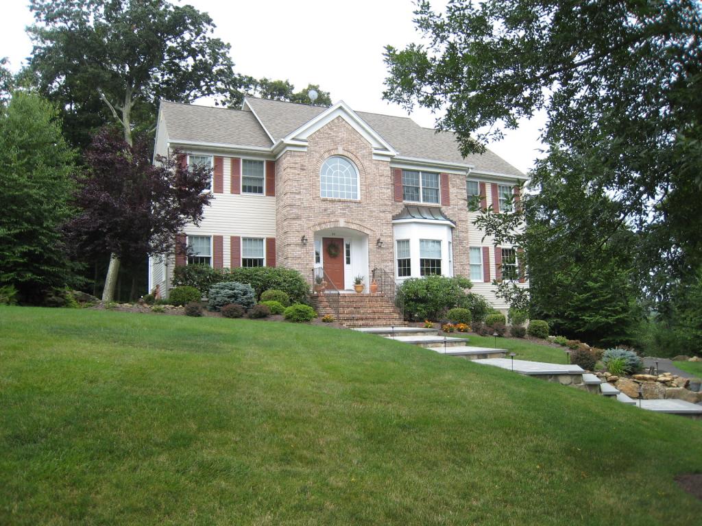 44 HERITAGE CT