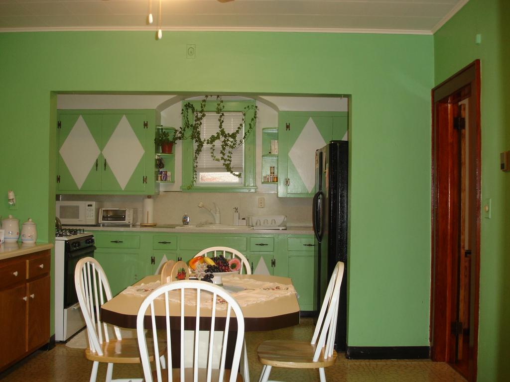 8 GROCHOWIAK ST