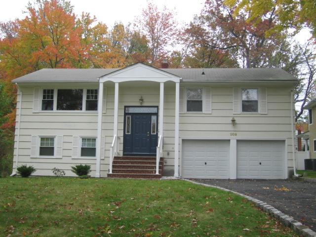 MLS #/Web ID: 2594171