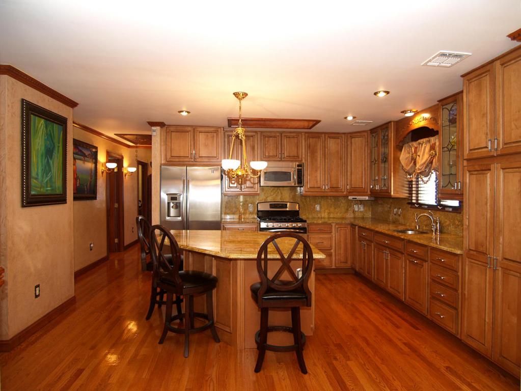 445 LEONIA AVE