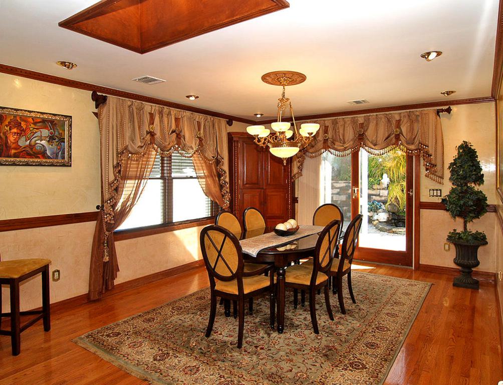 445 LEONIA AVE
