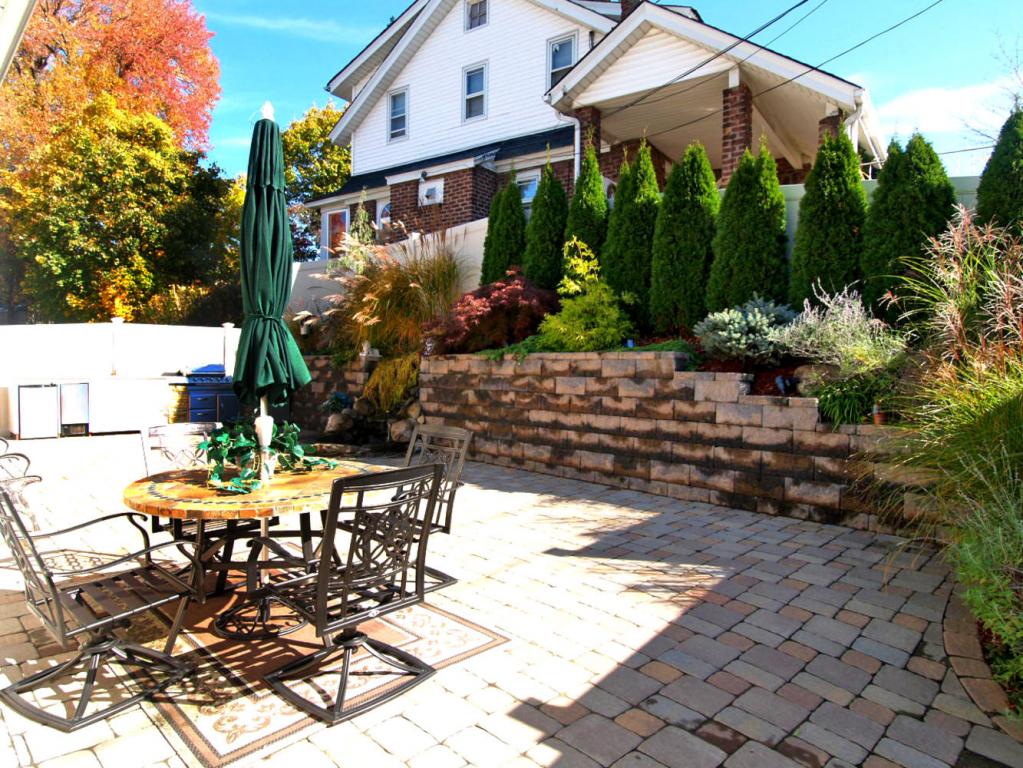 445 LEONIA AVE