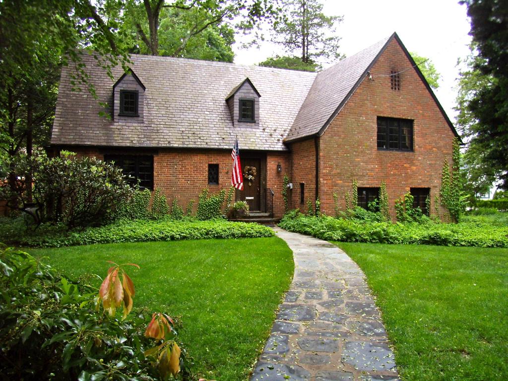 MLS #/Web ID: 2688972