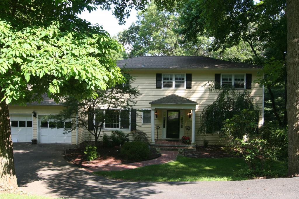 MLS #/Web ID: 2697272