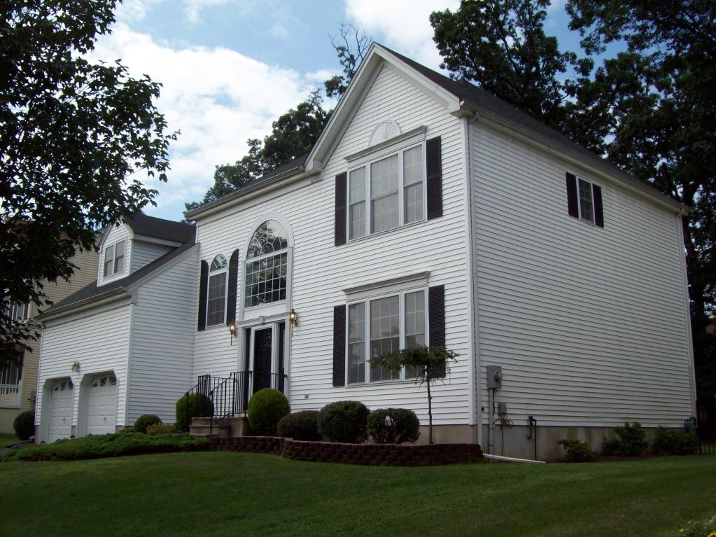 MLS #/Web ID: 2710372