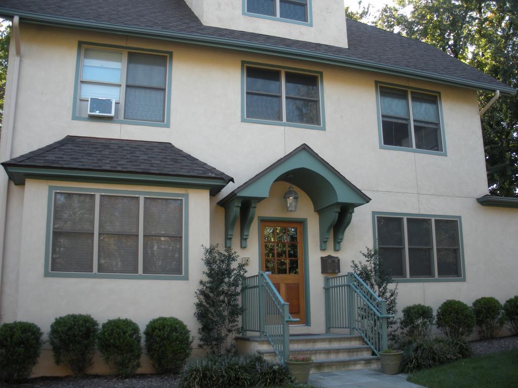 298 CLAREMONT AVE