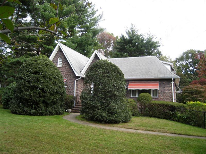 364 ROSELAND AVE