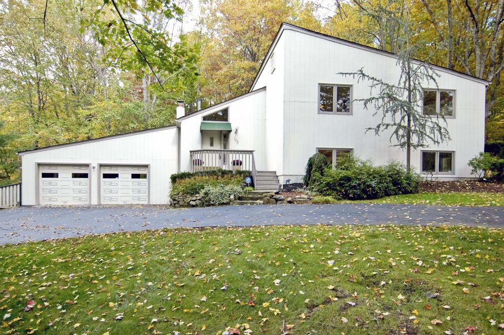 MLS #/Web ID: 2720772
