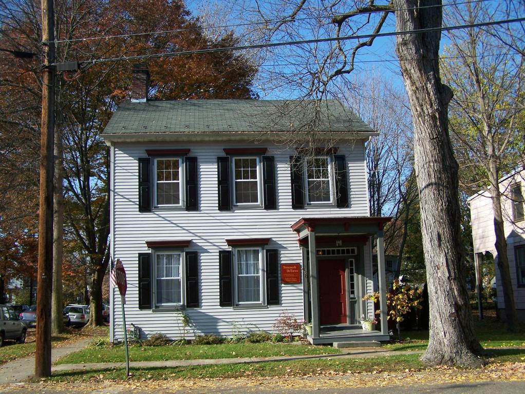 130 MANSFIELD ST