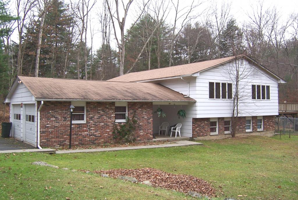 MLS #/Web ID: 2727472