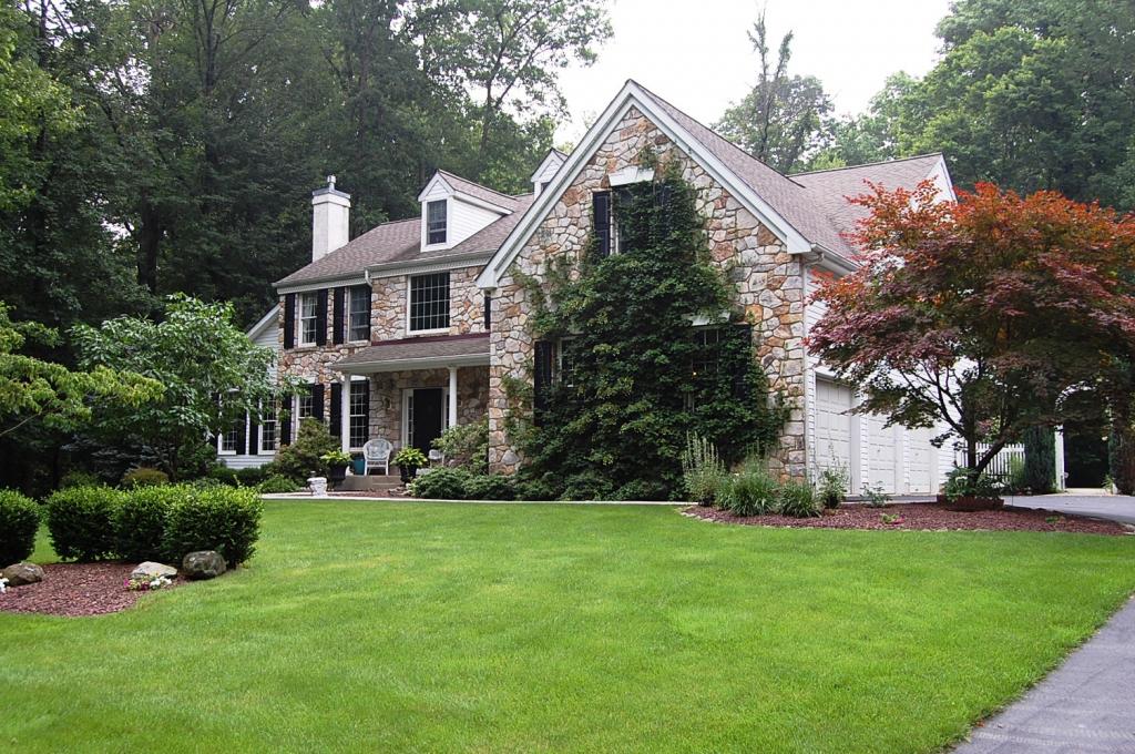 2 CHIMNEY HILL DR