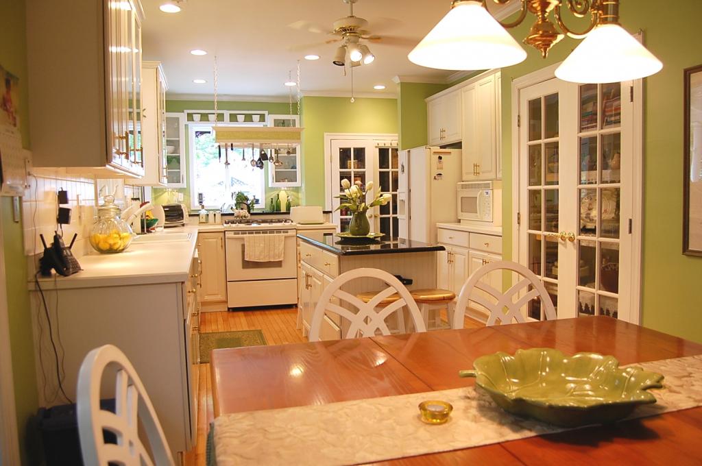 2 CHIMNEY HILL DR