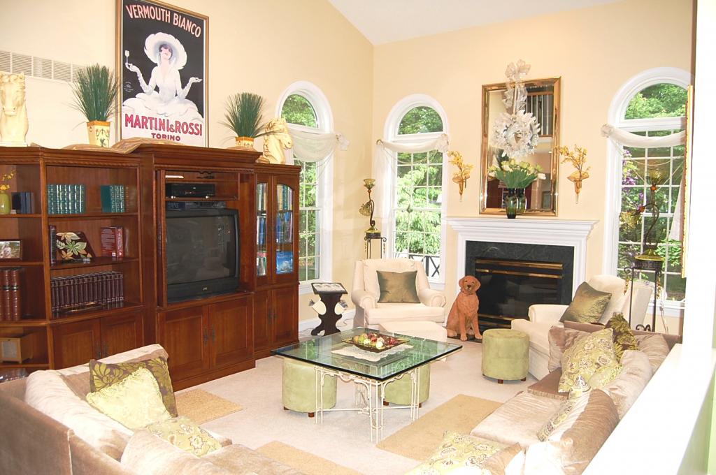 2 CHIMNEY HILL DR