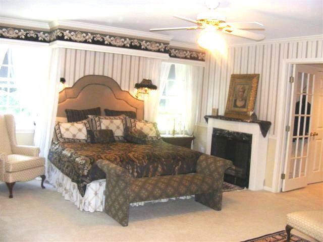 2 CHIMNEY HILL DR