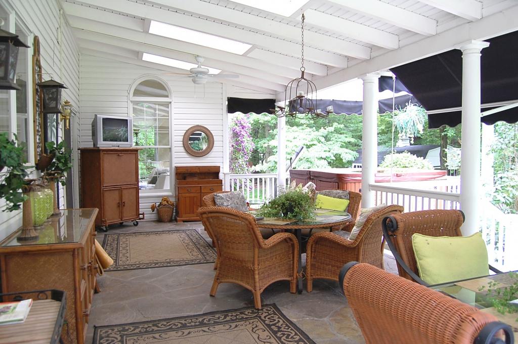 2 CHIMNEY HILL DR