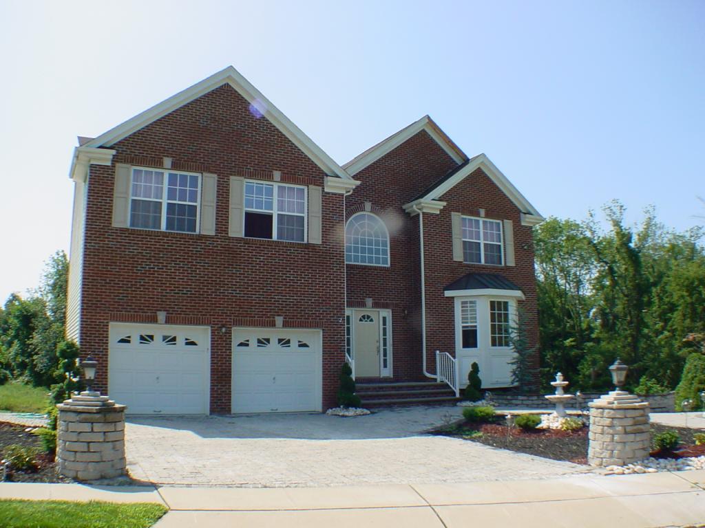 MLS #/Web ID: 2702473