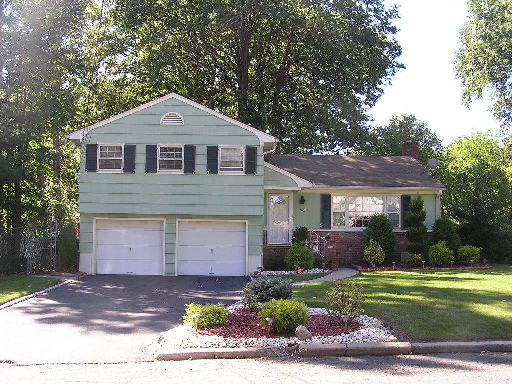MLS #/Web ID: 2715873