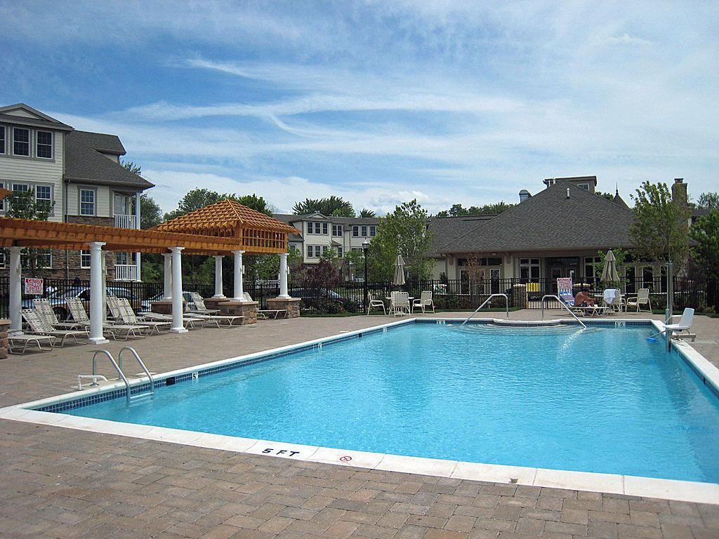 480 VICTORIA DR