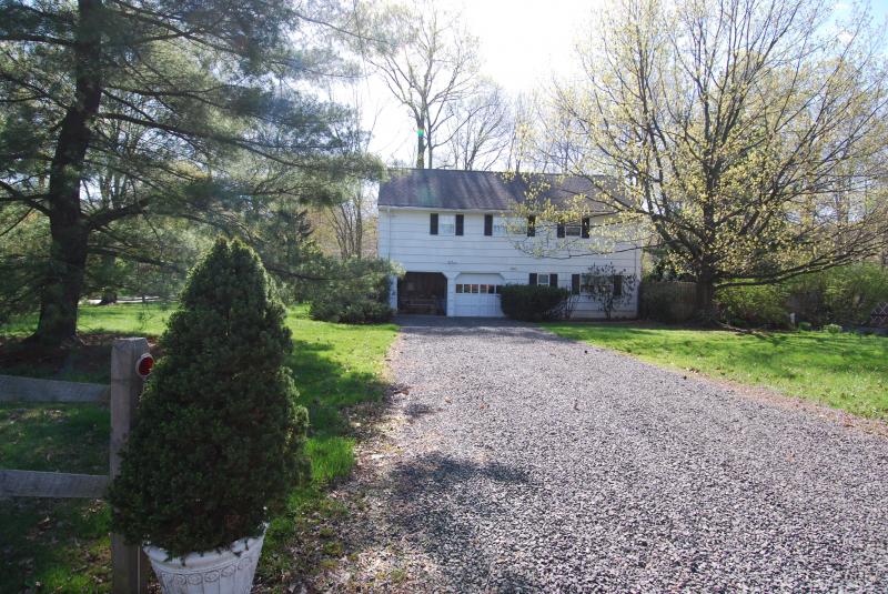 4 HOFFMAN CT
