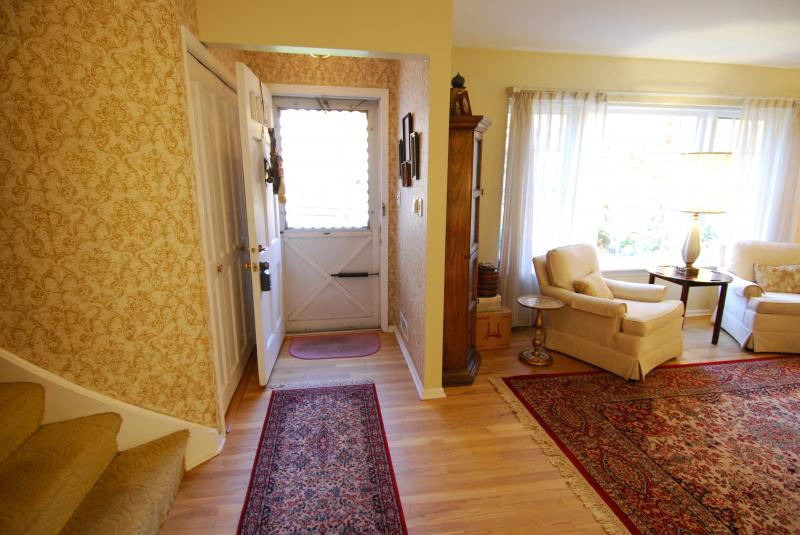 4 HOFFMAN CT