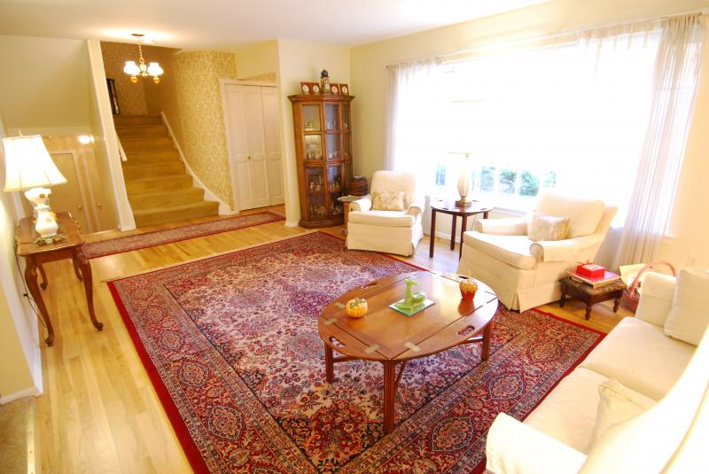 4 HOFFMAN CT