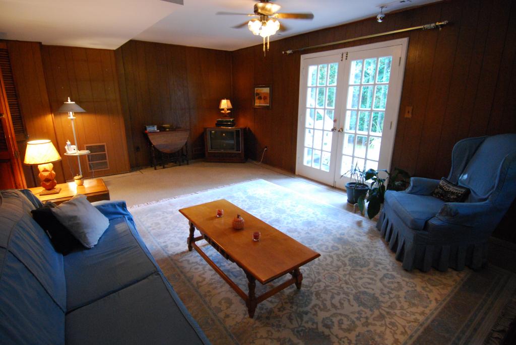 4 HOFFMAN CT