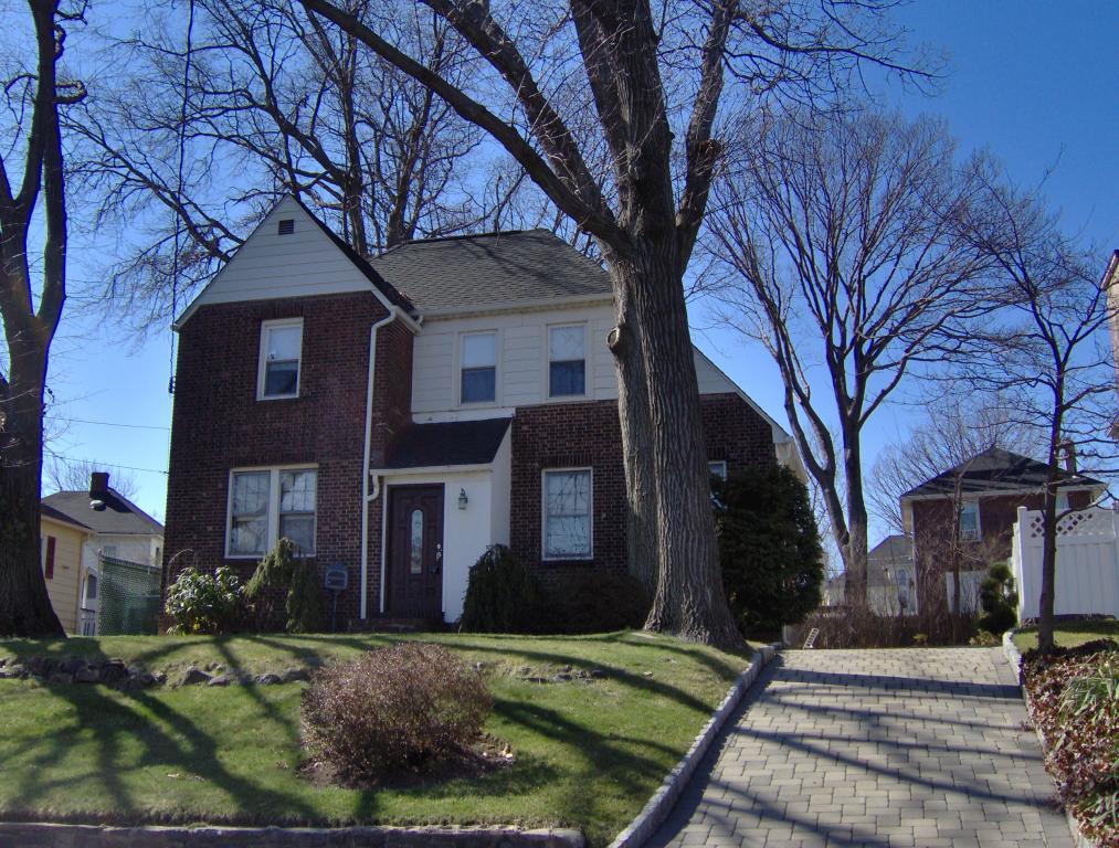 Single Family Home for Sale, ListingId:14270444, location: 1027 JASSAMINE WAY Ft Lee 07024