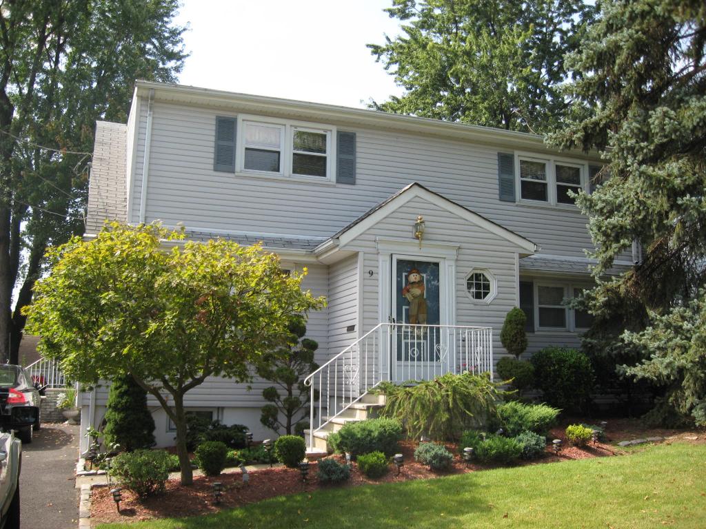 MLS #/Web ID: 2727973