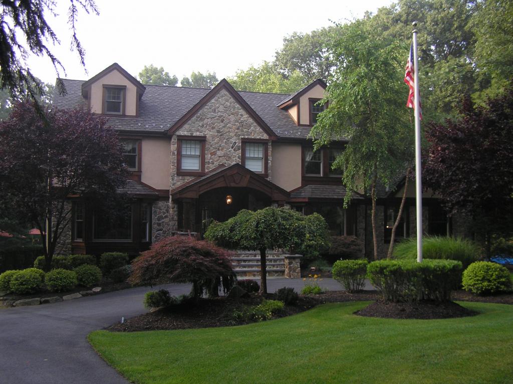 8 Moonshadow Court
