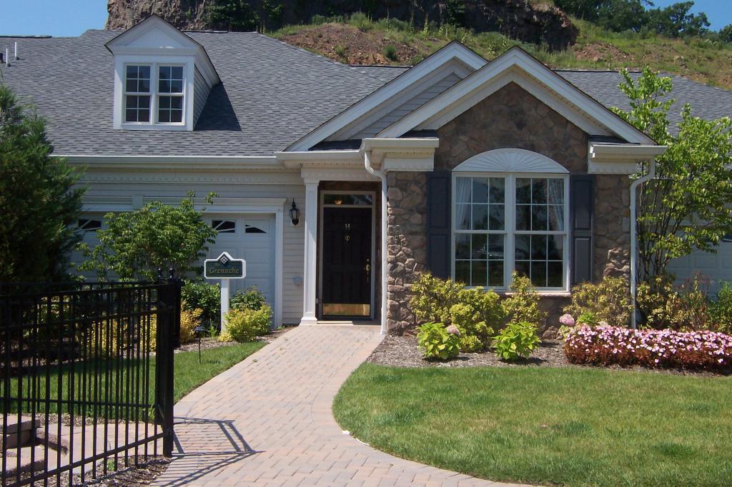 MLS #/Web ID: 2705874