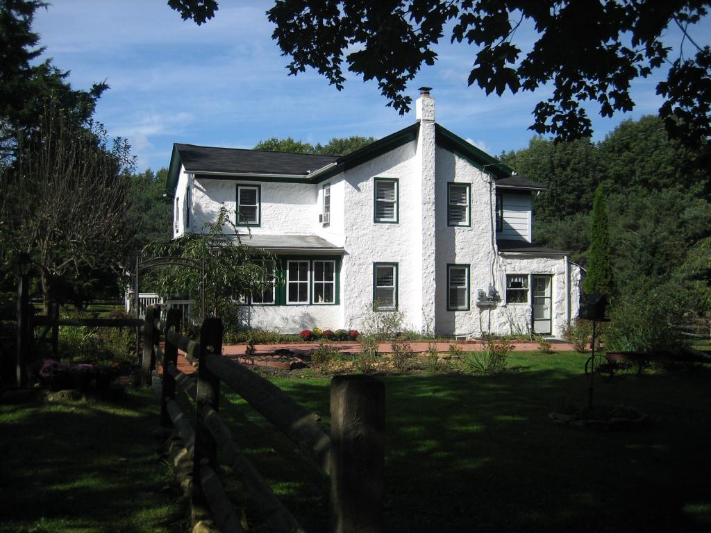38 SPRING LN