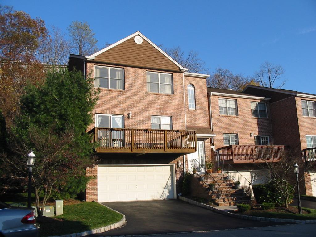 MLS #/Web ID: 2726574