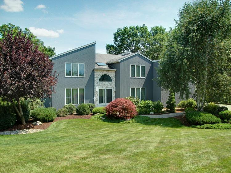 11 WOODSEDGE CT