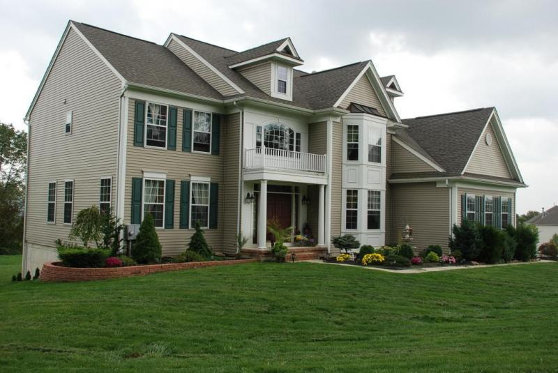 MLS #/Web ID: 2716875