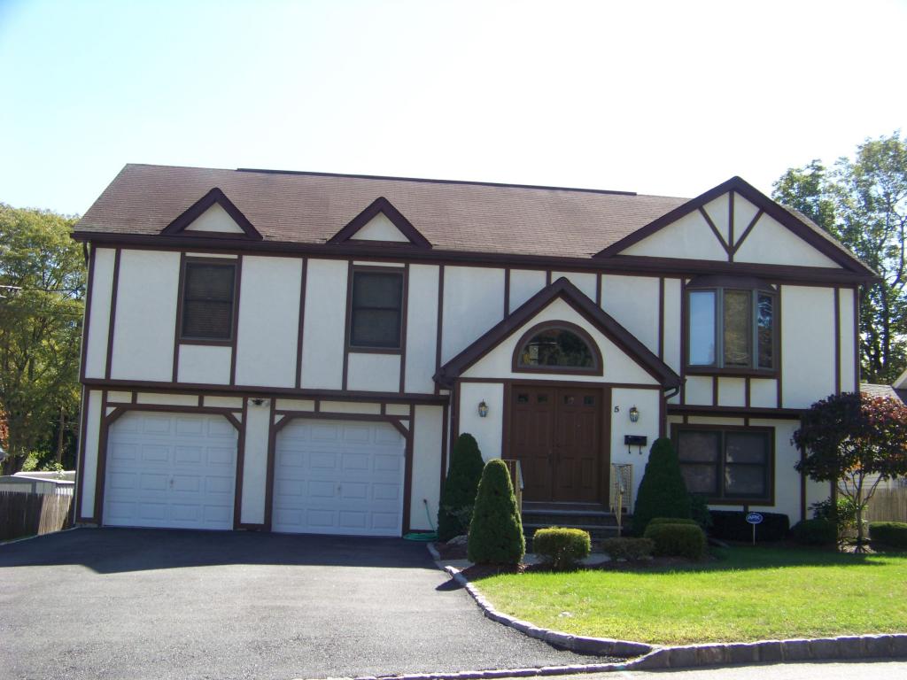 MLS #/Web ID: 2719675