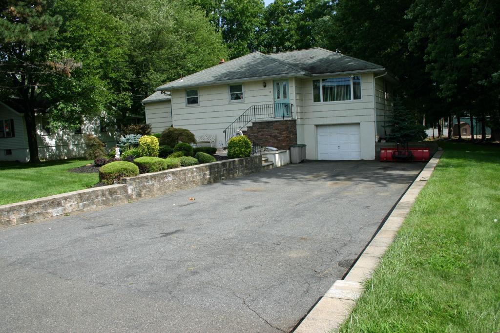 MLS #/Web ID: 2720975