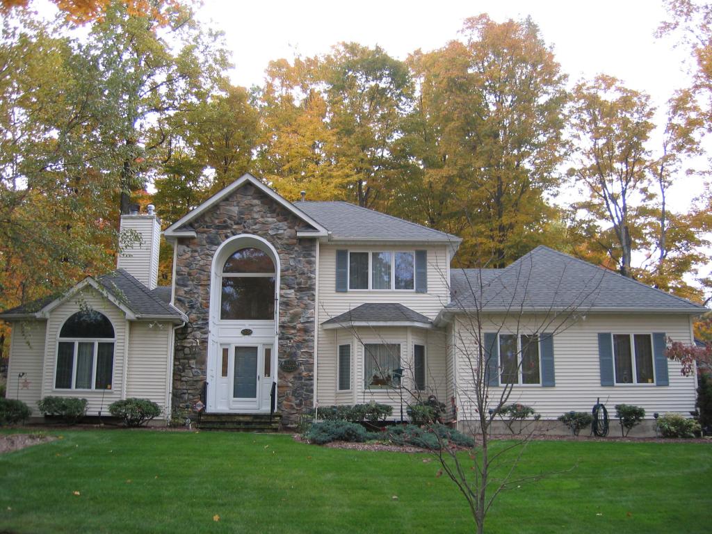 18 PHYLLIS PL