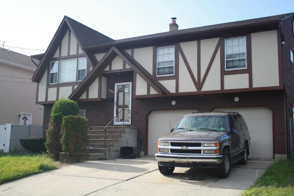 MLS #/Web ID: 2725275