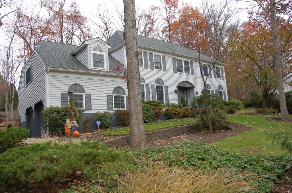 MLS #/Web ID: 2727375