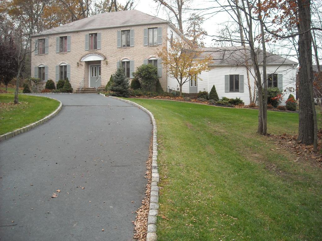 MLS #/Web ID: 2727775