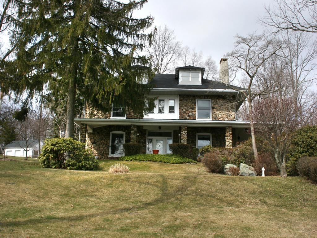 10 PICKEREL POINT DRIVE