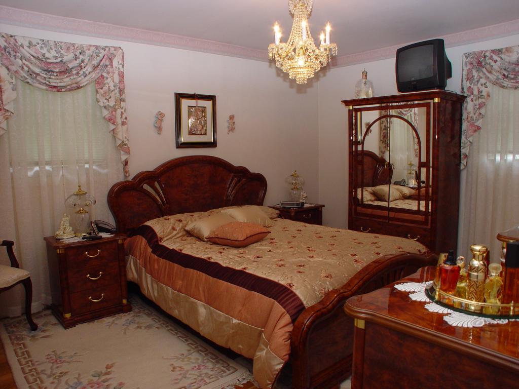 MLS #/Web ID: 2697576