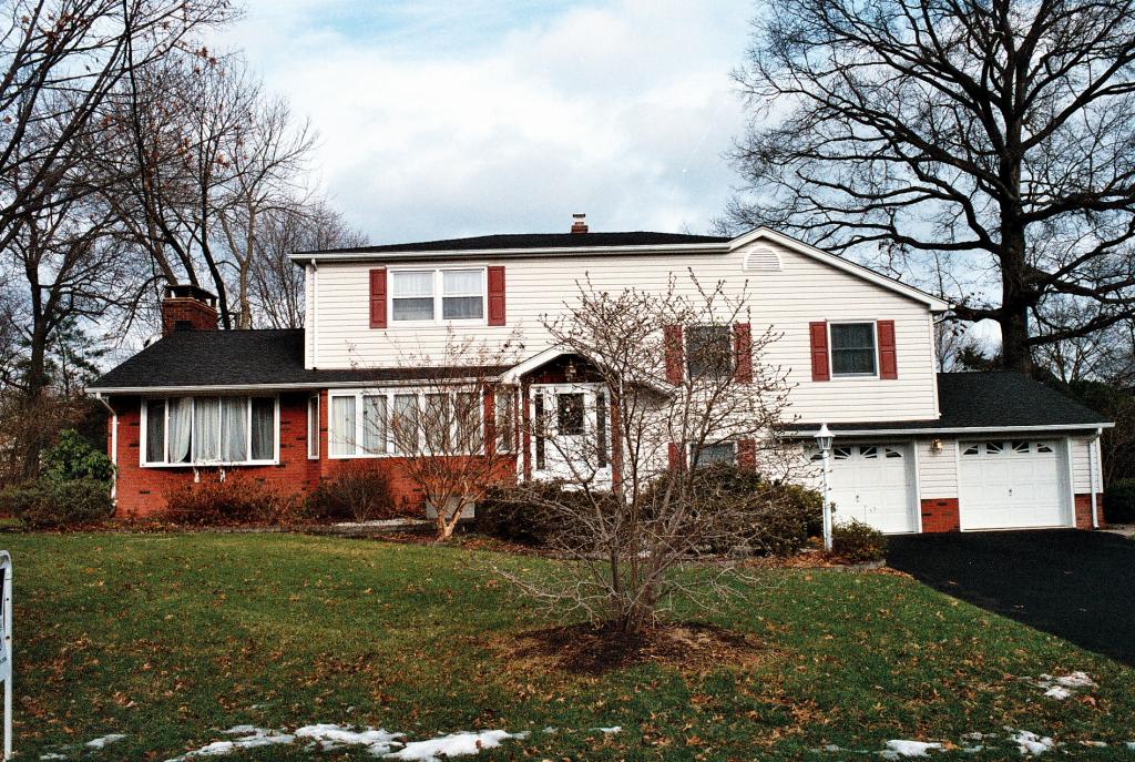 27 ADAMS DR