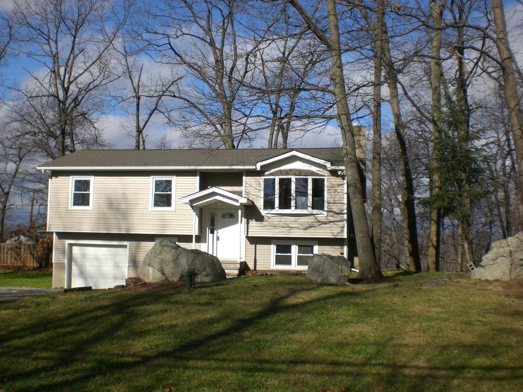 15 LEE DR
