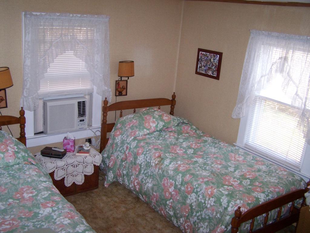 15 CENTER ST