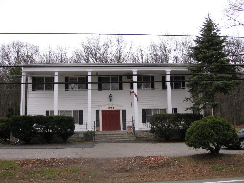 1084 GREEN POND RD